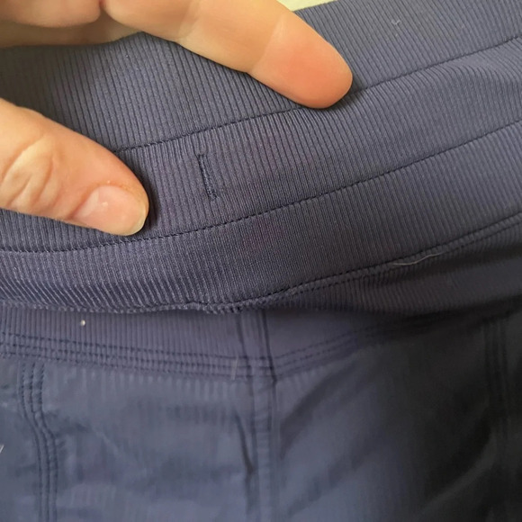 Lululemon Navy Mid rise Capri Dance Pants, size 8 - Picture 5 of 6